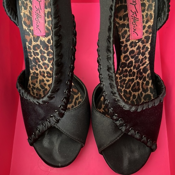 ✨Reduced BETSEY JOHNSON heels - sexy black satiny fabric and looked black ribbon - Picture 6 of 11